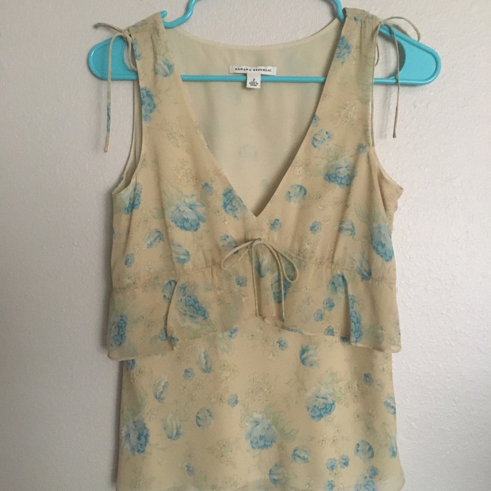 COPY - Banana Republic sleeveless blouse. Size sm…